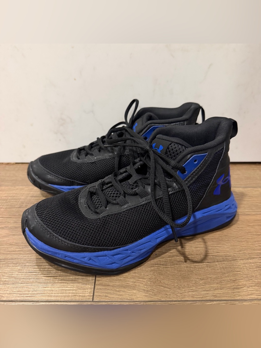 Under Armour kids Black with Blue Athletic Shoes, high tops, 5Y